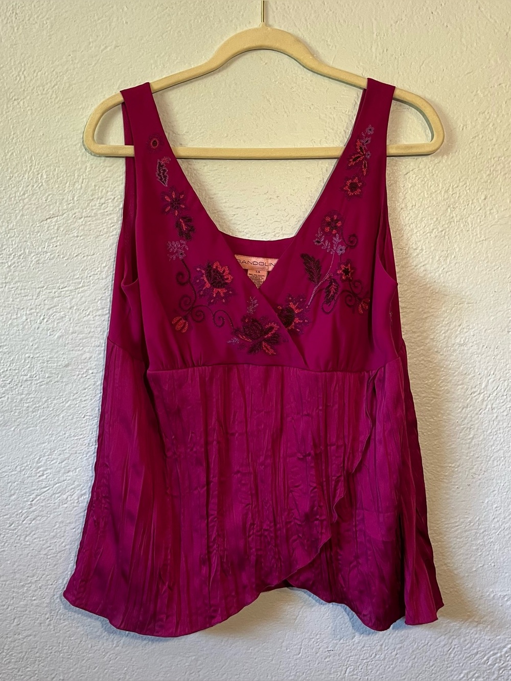 Bandolino Womens 14 Pink Fuschia Tank Blouse Faux Wrap Floral Embroidered Y2K